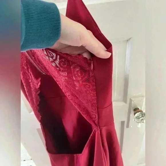 NWT burgundy spaghetti strap lacey back dress size medium - Picture 5 of 7